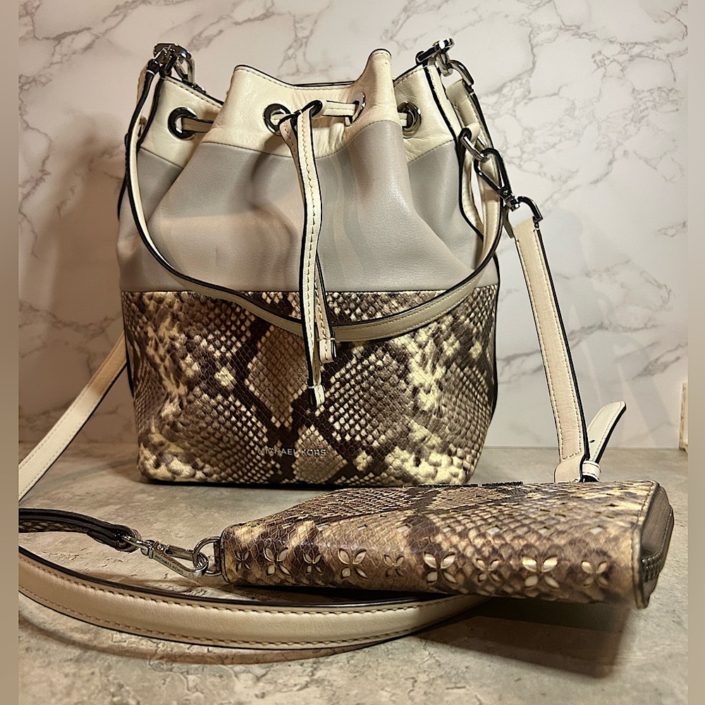 MICHAEL KORS SNAKESKIN Leather purse and wallet set